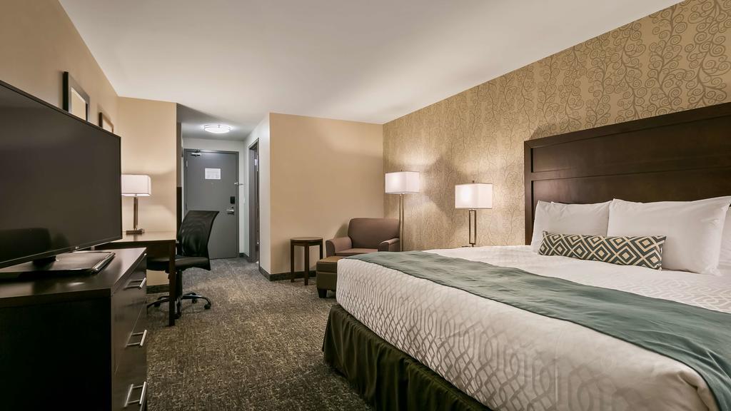 Best Western Plus Chestermere Hotel Exterior photo