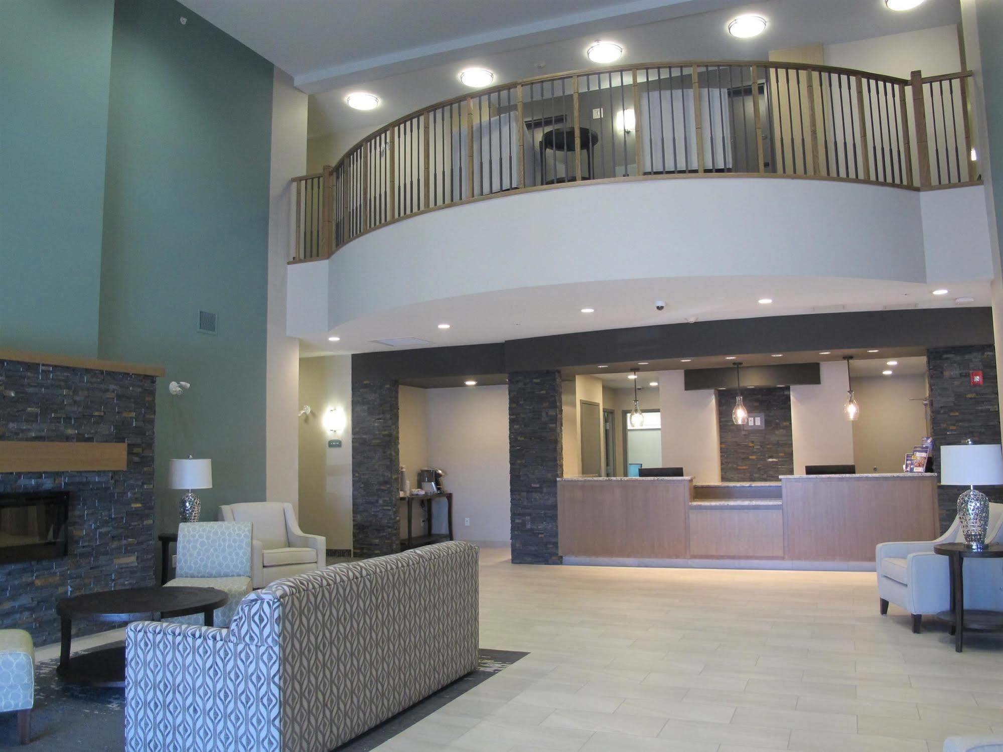 Best Western Plus Chestermere Hotel Exterior photo