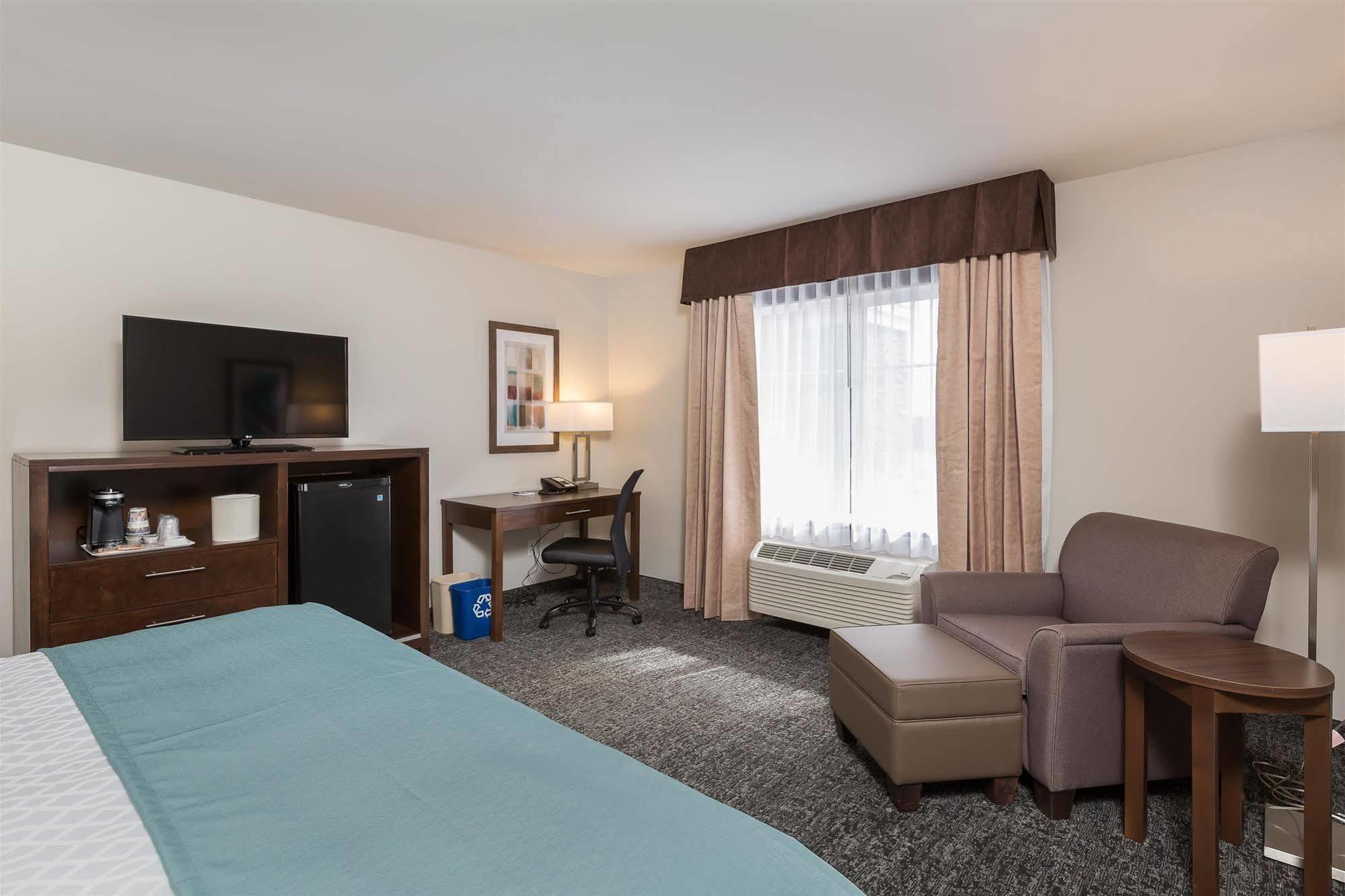 Best Western Plus Chestermere Hotel Exterior photo