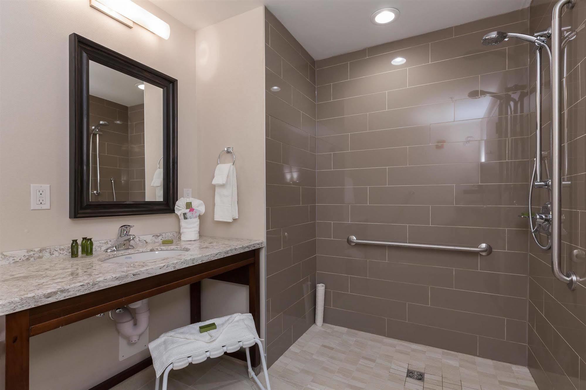 Best Western Plus Chestermere Hotel Exterior photo