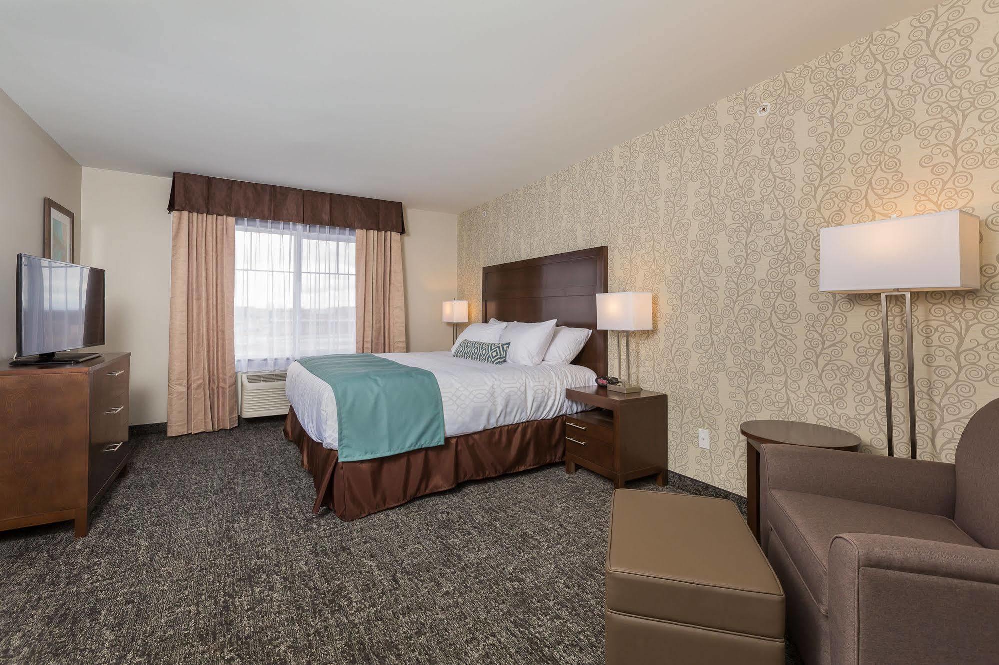 Best Western Plus Chestermere Hotel Exterior photo